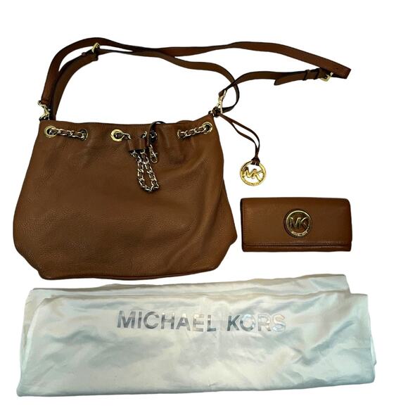 Michael Kors Frankie Large Leather Drawstring Shoulder Bag w/ Matching Wallet - Picture 1 of 13